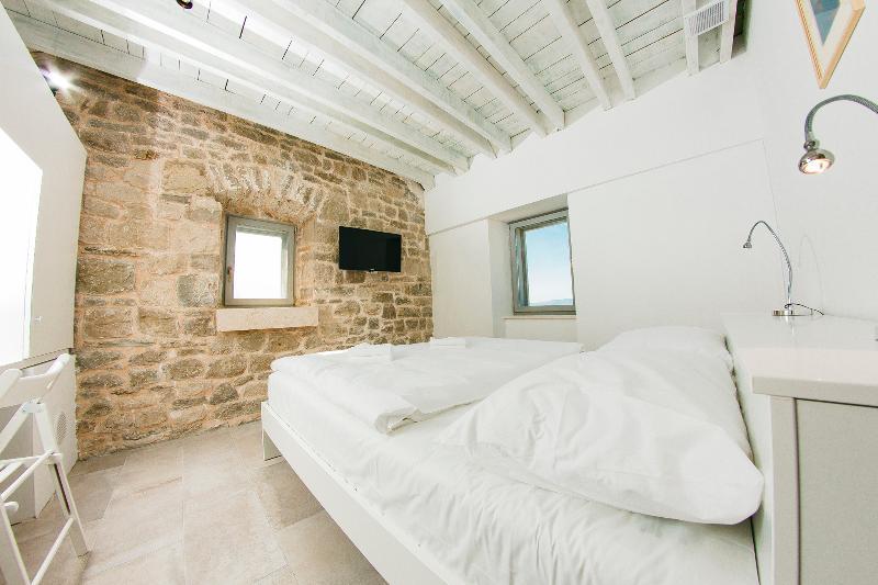 Stone Lady - Holiday Home Omis Exterior photo